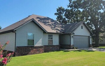 Building Photo - 1320 Colonel Hawthorne Dr
