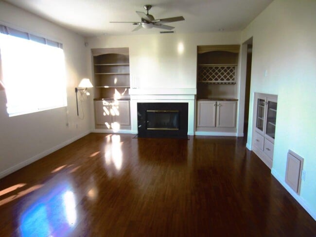 Building Photo - 3475 High Point Pl