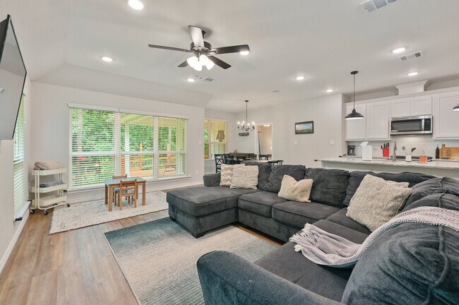 Foto del edificio - 3824 Springfield Dr