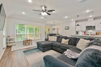 Building Photo - 3824 Springfield Dr