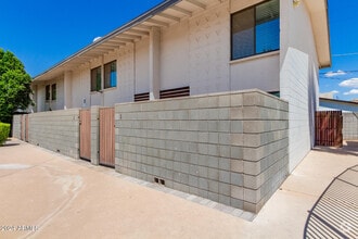 Building Photo - 4220 E Almeria Rd