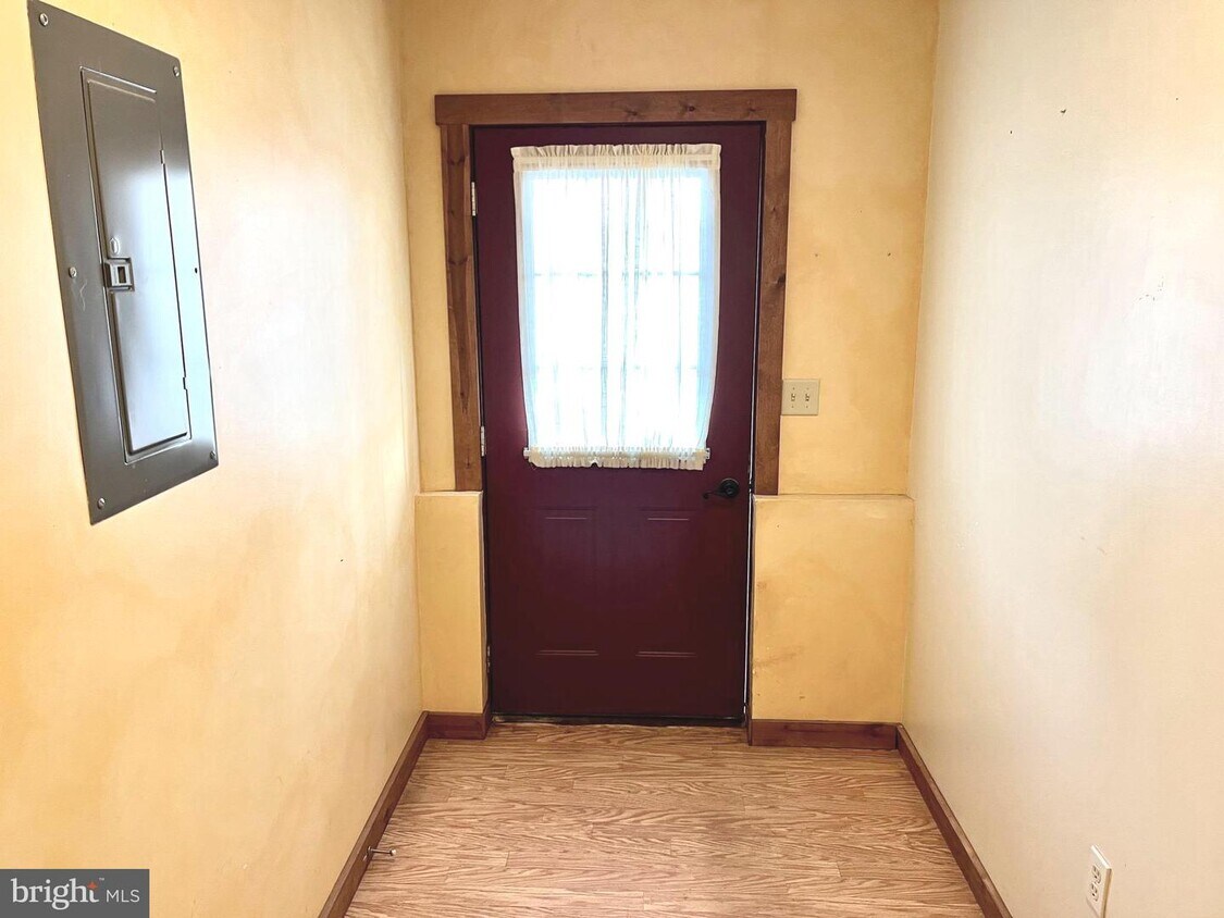 511 W Penn Ave Unit 5, Robesonia, PA 19551 Room for Rent in Robesonia