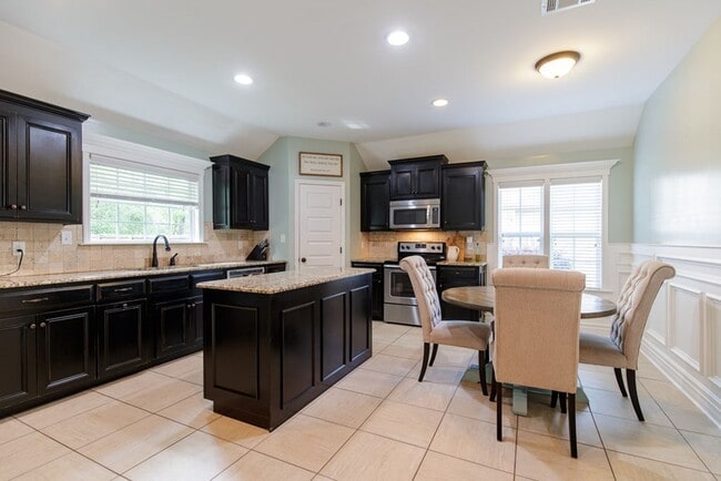 Foto del edificio - Spacious & Stylish 4BD/2BA Home in Valdost...