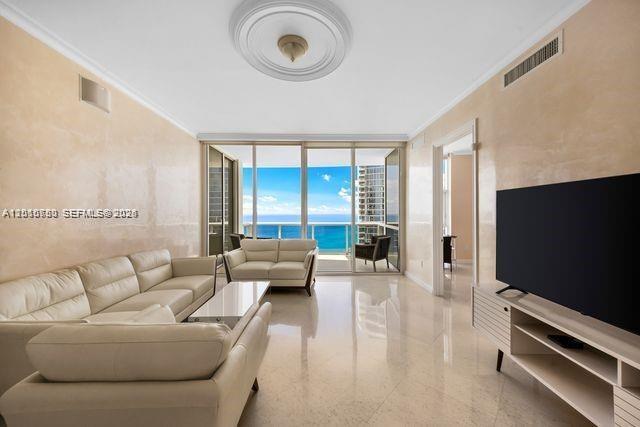 Foto del edificio - 18101 Collins Ave