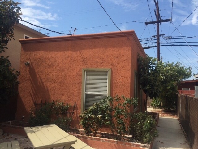 Foto del edificio - 2BD 1BA House in Azalea Park/City Heights