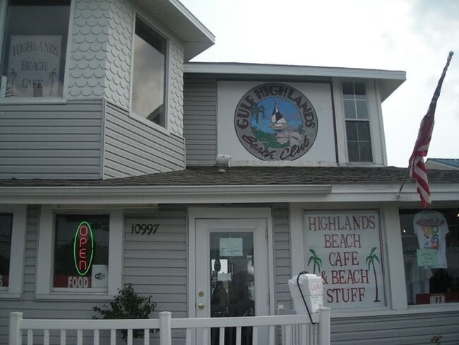 Building Photo - For Rent! Beautiful 2BA/1.5BR Townhome in Gulf Highlands!