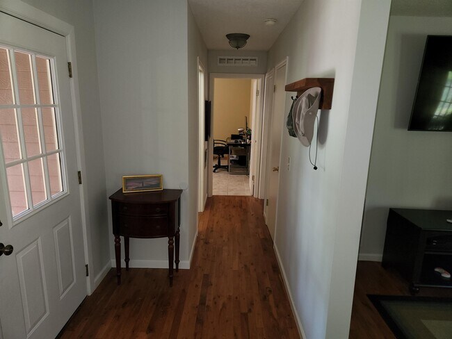 Building Photo - 106 Water Oak Ct