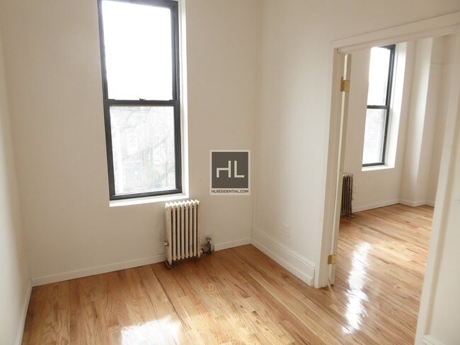 Building Photo - 517 Chauncey St
