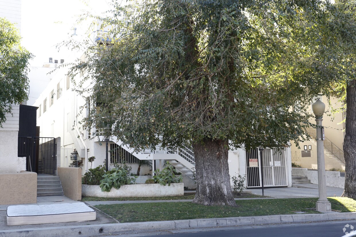 Primary Photo - 8 Apartment Townhomes