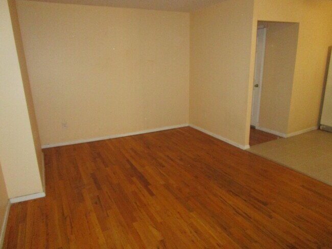 Foto del edificio - 1309 Dahill Rd