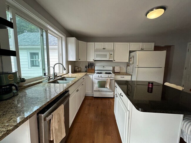 Foto del edificio - Rockford Schools! 3 Bedroom located Downtown