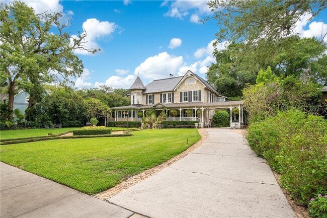 Building Photo - Queen Anne Victorian Estate
