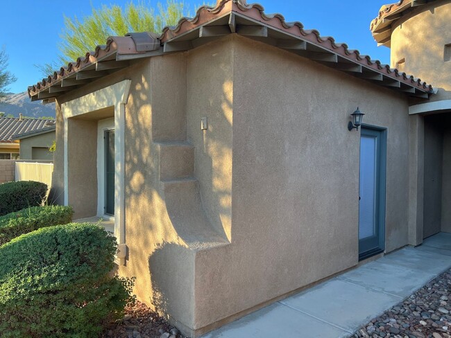 Building Photo - Charming Casita (Guest House) in Palm Springs