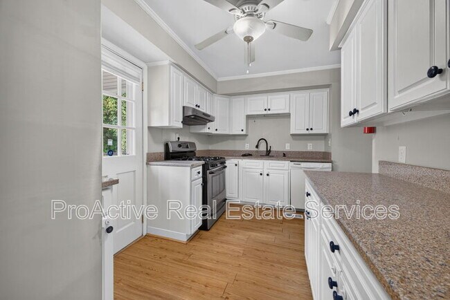 Foto del edificio - 100 Hodges Manor Rd