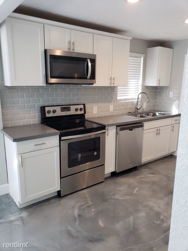 Primary Photo - 340 W Highland Ave