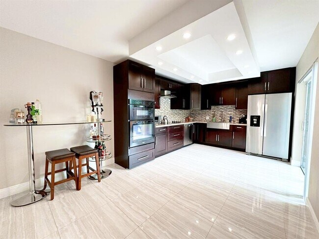 Building Photo - 1545 Augusta Cir
