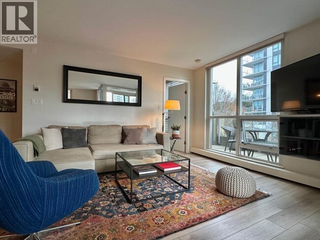 Building Photo - 135 E 17th Ave