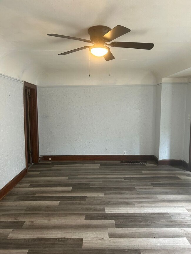 Foto del edificio - 2819-2821 N 47th St