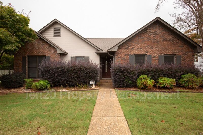 Foto principal - 7032 Robin's Nest Dr