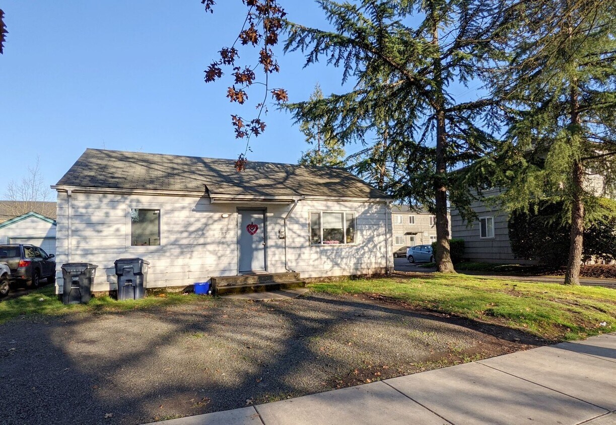 Primary Photo - West University 4 bed/2 bath house with fe...