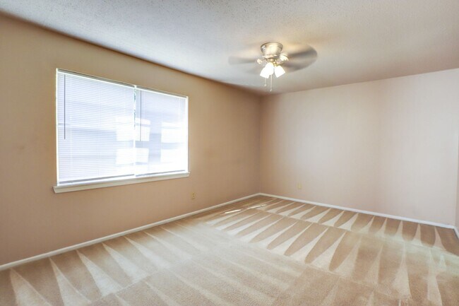 Building Photo - 3 Bedroom 2 Bathroom House in Texarkana, TX