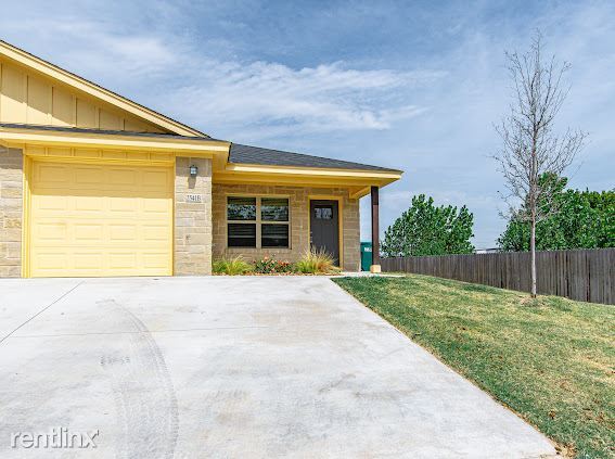 Foto principal - 3 br, 2 bath Duplex - 2541 Leroy Lane B