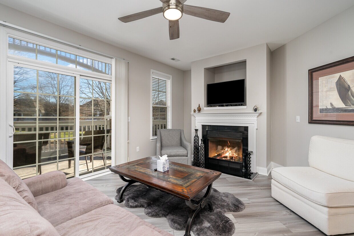 Family Room - 8953 Rosalyn Glen Rd