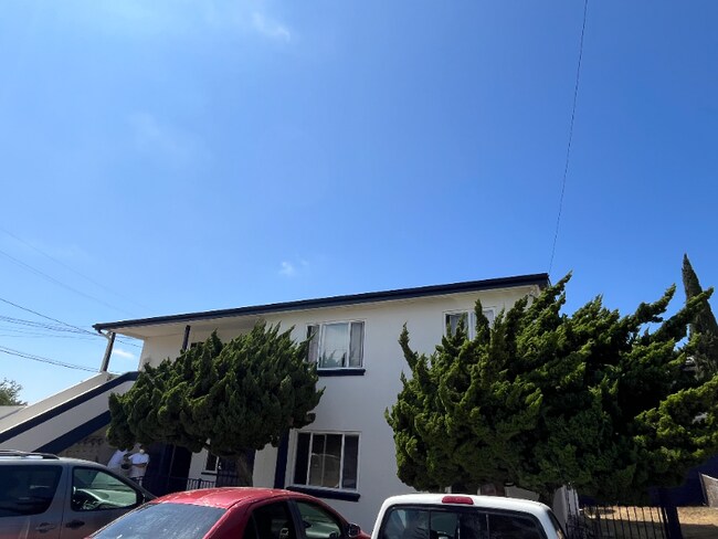Foto del edificio - 331 E 1st St