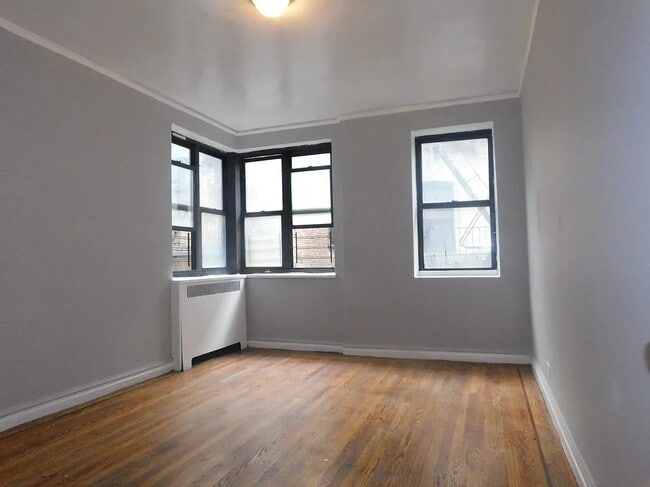 Building Photo - 253 E 181st St