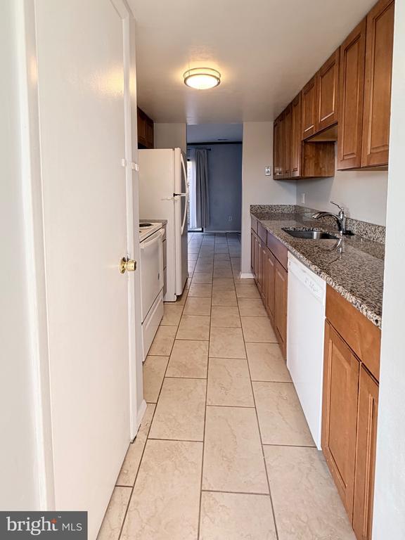 Foto del edificio - 230 Holly Dr