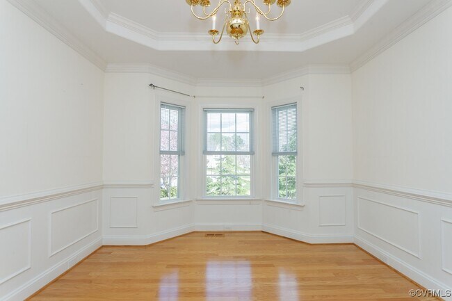 Building Photo - 11400 Pinedale Dr