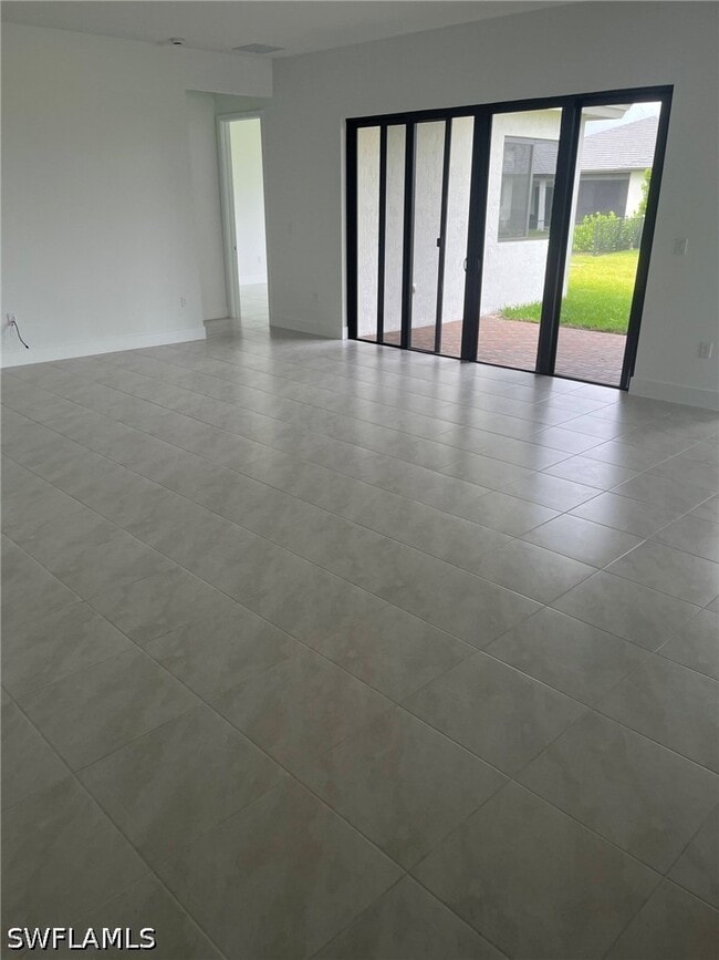 Foto del edificio - 5243 Nevola Ave