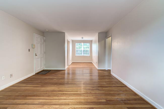 Sala de estar - 109 E Glebe Rd
