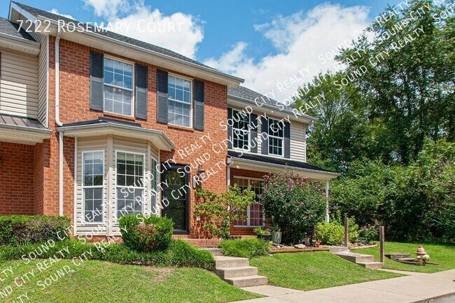 Building Photo - Spacious and CLEAN 2 bedroom/1.5 bath town...