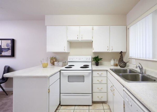 Foto del edificio - 4596 1300 E