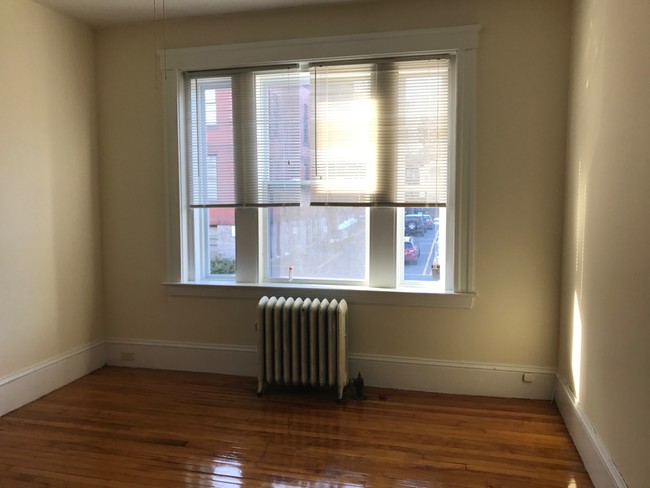 15 Irving St Unit 3R, Worcester, MA 01609 - Room for Rent in Worcester ...