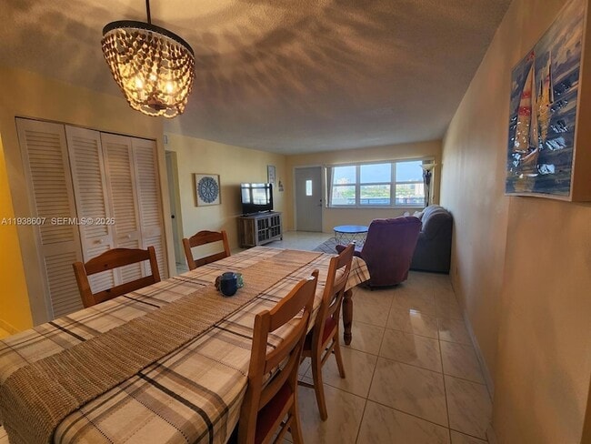 Building Photo - 401 Golden Isles Dr