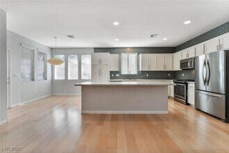 Building Photo - 2267 Alanhurst Dr