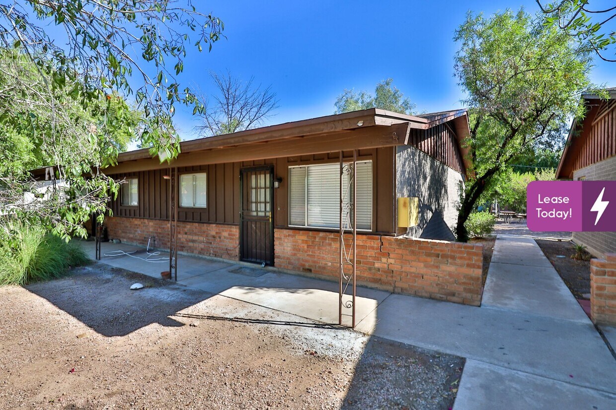 2323 S College Ave Unit 4, Tempe, AZ 85282 Condo for Rent in Tempe