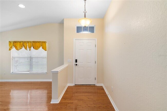 Building Photo - 1556 Scarlett Ave