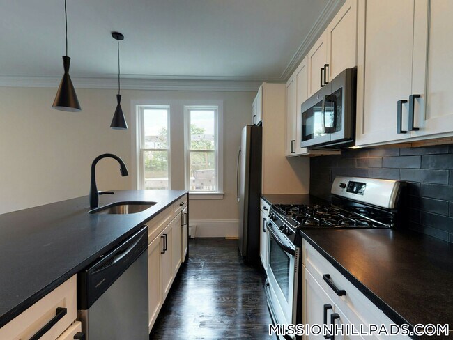 Building Photo - 839 Parker St