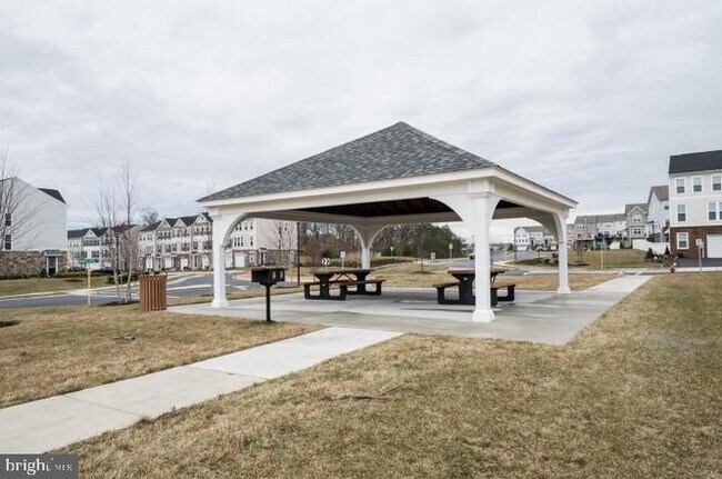 Foto del edificio - 120 Woodman Ct