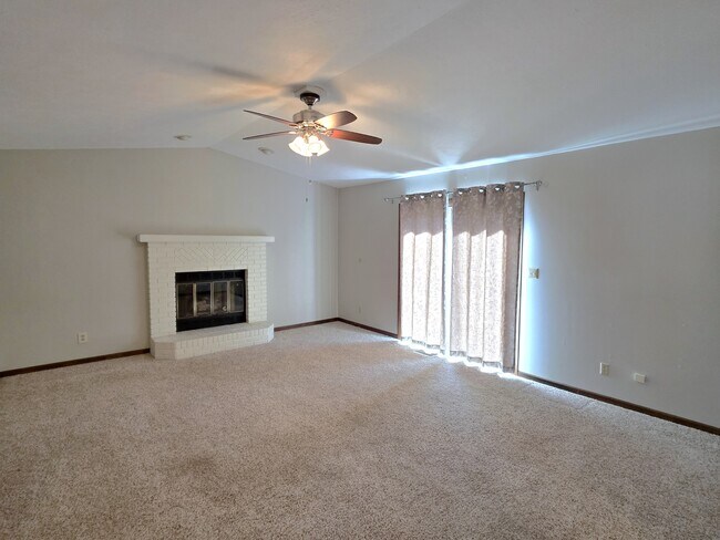 Foto del edificio - 2510 Raleigh Rd