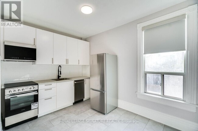 Building Photo - 288 Ossington Ave