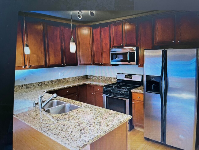 Building Photo - 5033 N Springfield Ave