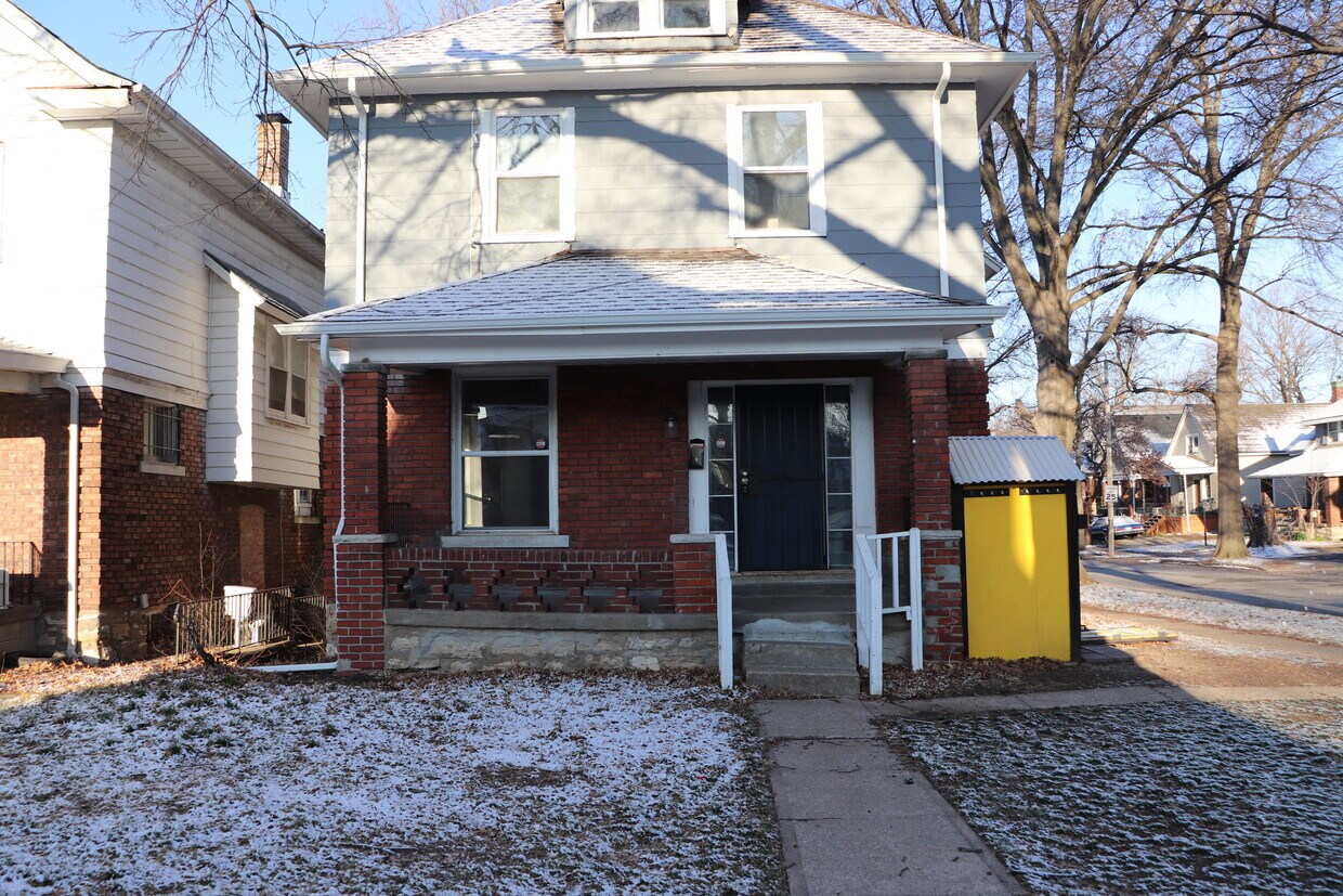 Primary Photo - 200 Jackson Ave