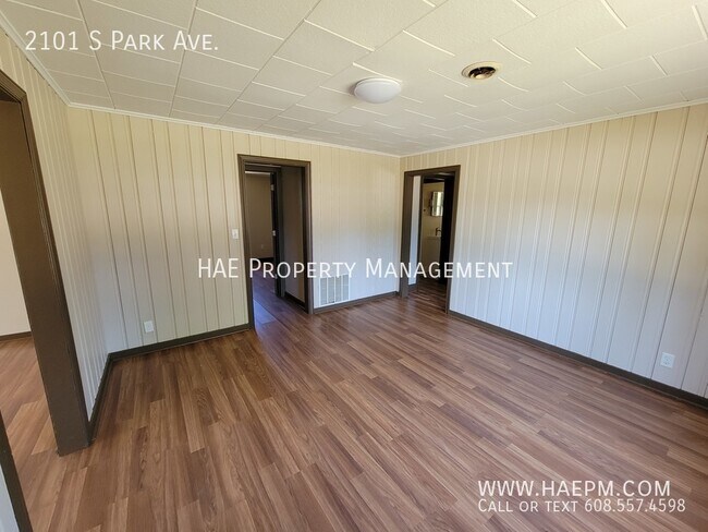Building Photo - 2101 S Park Ave.