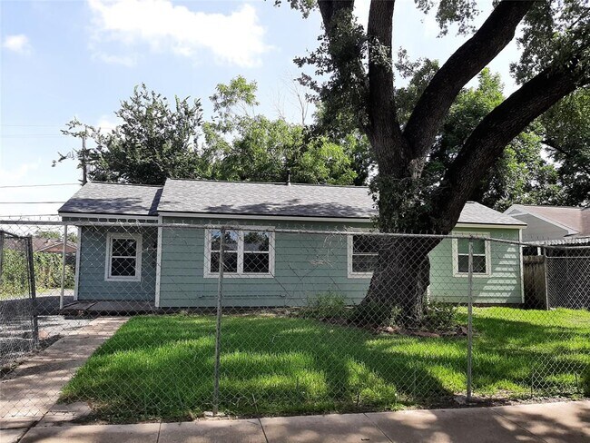 Foto del edificio - 7607 Moss Rose St