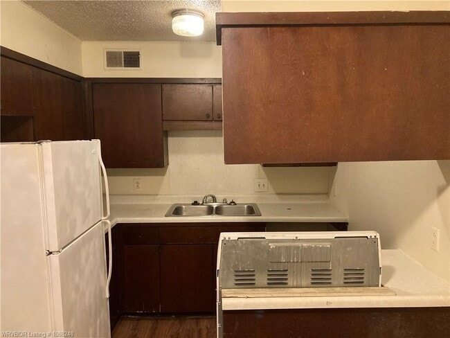 Foto del edificio - 220 May Ave