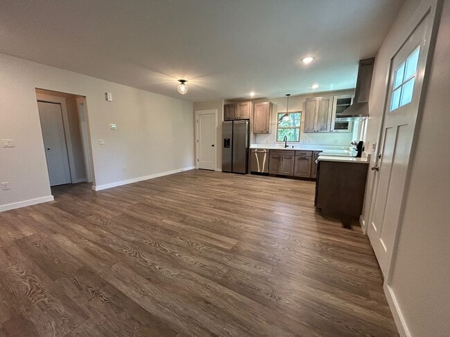 Building Photo - West AVL - 1/1 Like New Duplex